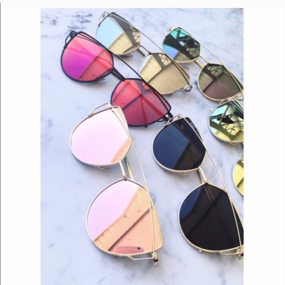 🆕 Stylish Mirrored Sunglasses 😎